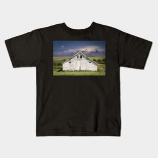 Beautiful Old Barn Pictures - White Barn Kids T-Shirt